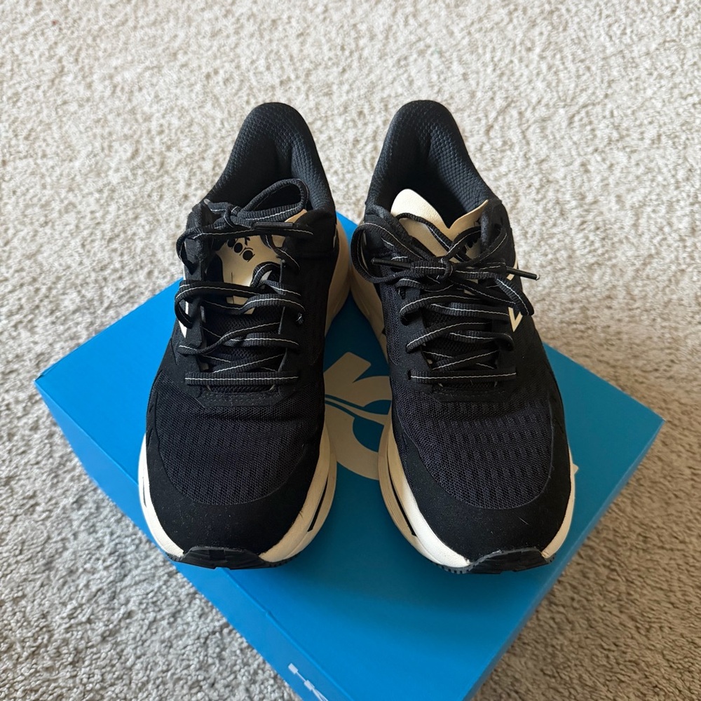 Diadora Cellula Womens Running Shoes Sz 8 Black and Off white color